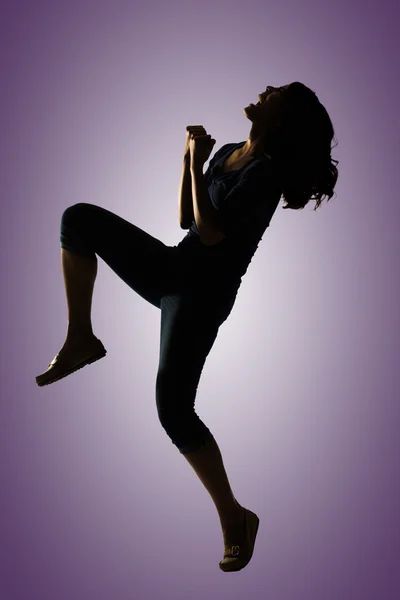 Silhueta de jovem mulher asiática pose — Fotografia de Stock