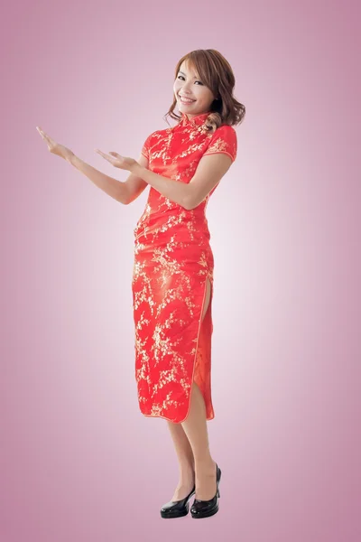 Chinese woman introducing — Stock Photo, Image