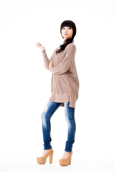 Unga attraktiva asiatiska woma — Stockfoto