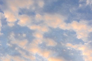 üzerinde gökyüzü bulut