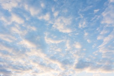 üzerinde gökyüzü bulut