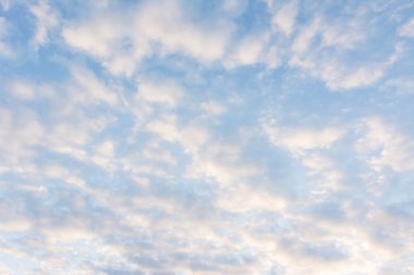 üzerinde gökyüzü bulut