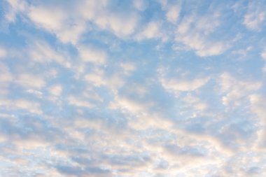 üzerinde gökyüzü bulut