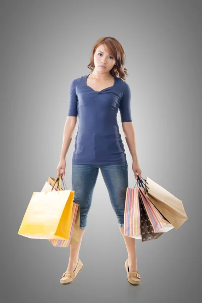 Selbstbewusste Shopping-Frau — Stockfoto