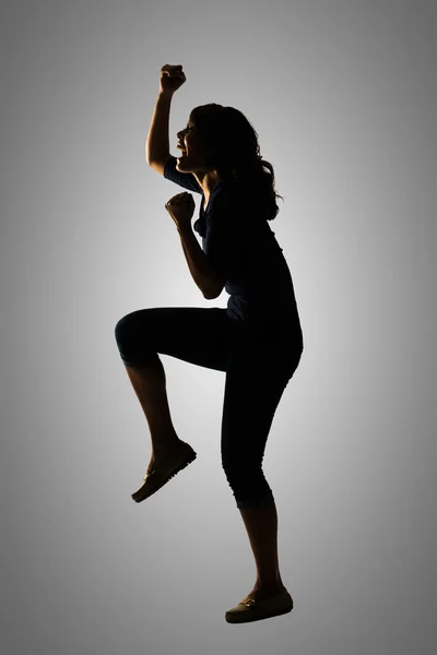 Silhouette einer jungen asiatischen Frau — Stockfoto