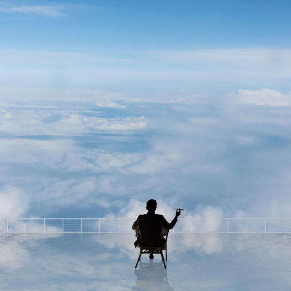 Mann schauen und entdecken — Stockfoto