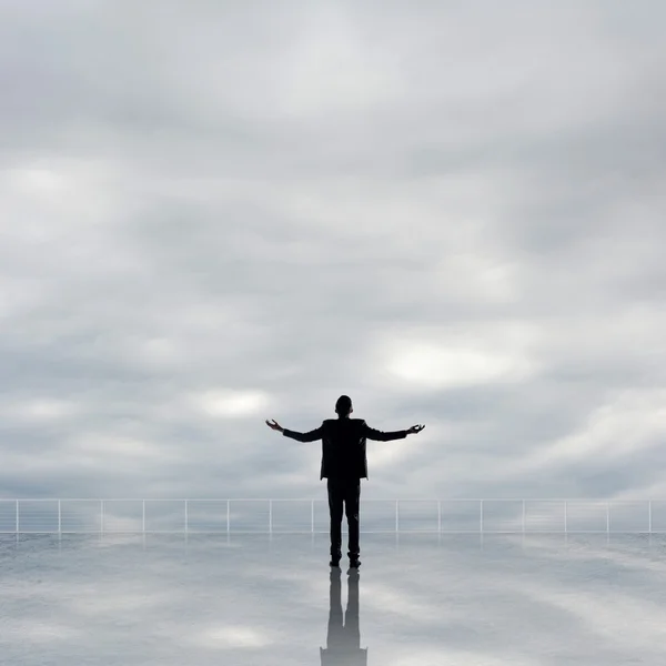 Mann schauen und entdecken — Stockfoto