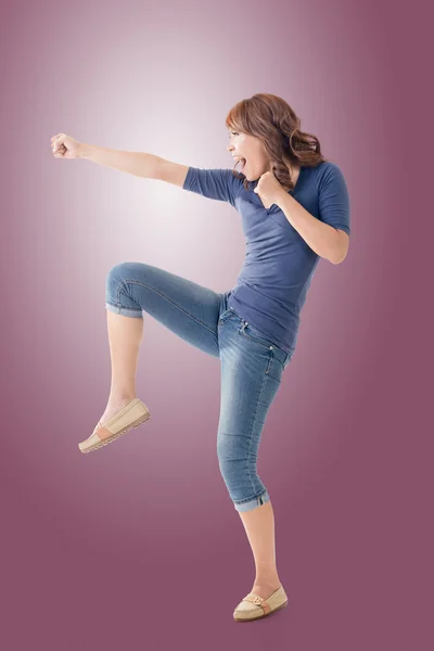 Fighting Asian woman — Stock Photo, Image