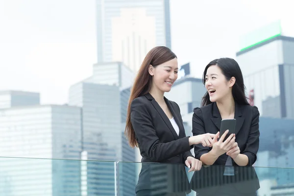 Business women talking — Stock Photo, Image