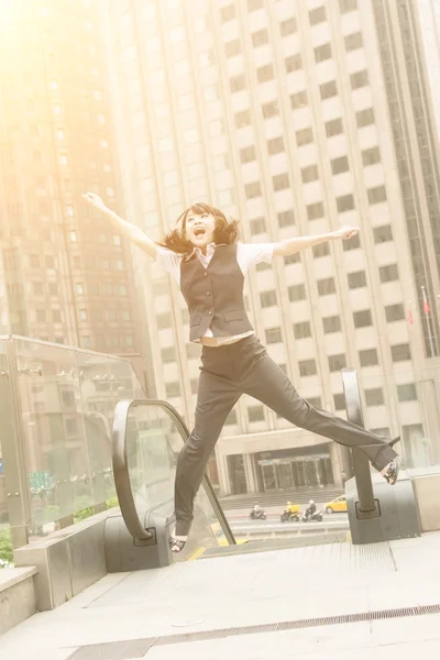 Mujer de negocios salto — Foto de Stock