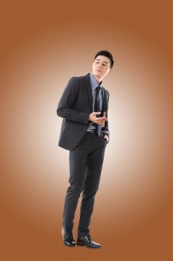 bir puro tutan işadamı