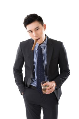 bir puro tutan işadamı