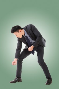 Pose kazma veya kürek kullanarak