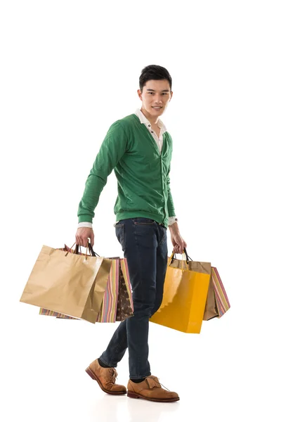 Asiático jovem segurando sacos de compras — Fotografia de Stock