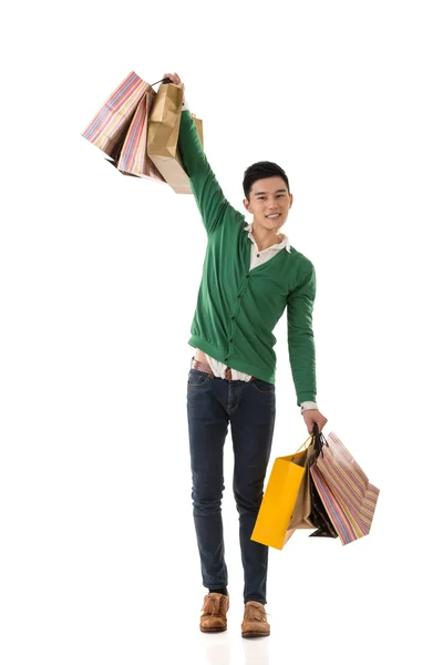 Asya genç adam alışveriş torbaları holding — Stok fotoğraf