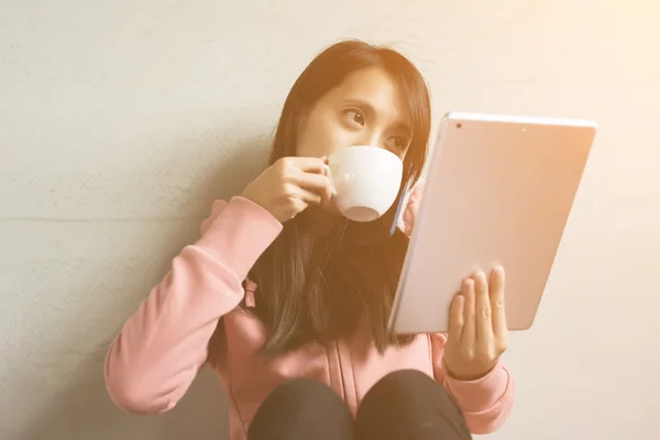 Woman working at home — Stock Photo, Image