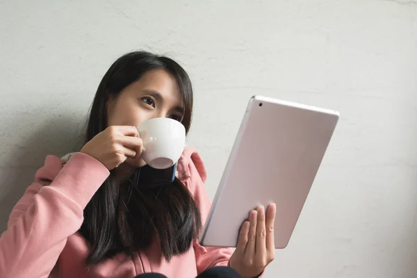 Woman working at home — Stock Photo, Image