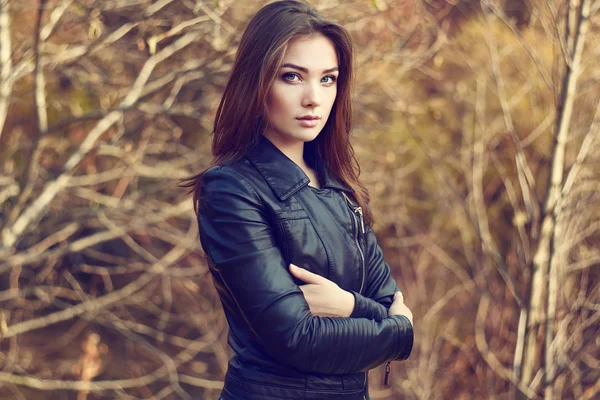 Portrait of young beautiful woman in leather jacket — Stock Photo, Image