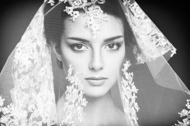 moda fotoğraf güzel kadınların beyaz peçe altında