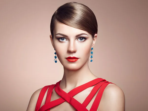 Retrato de moda de mujer elegante con cabello magnífico —  Fotos de Stock