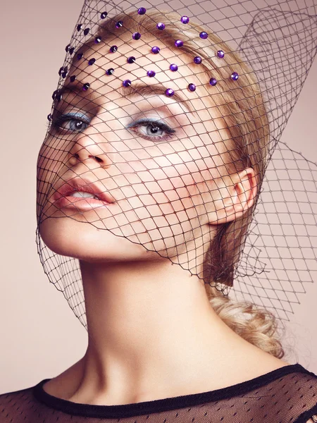 Portrait of young beautiful woman close up — Stock Photo, Image