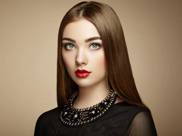 Fashion portrait of elegant woman with magnificent hair — Stock Photo, Image