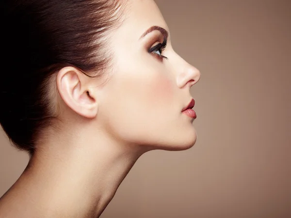 Hermosa cara de mujer. Maquillaje perfecto —  Fotos de Stock