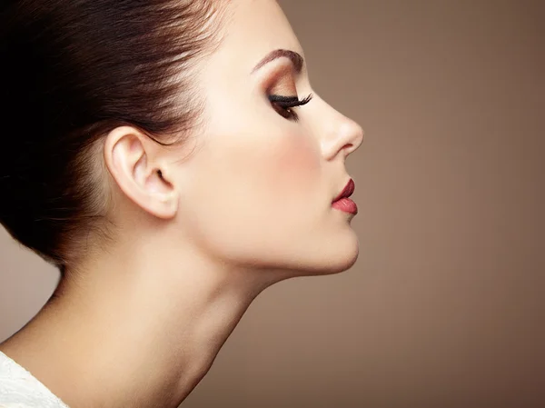 Bella faccia da donna. Trucco perfetto — Foto Stock