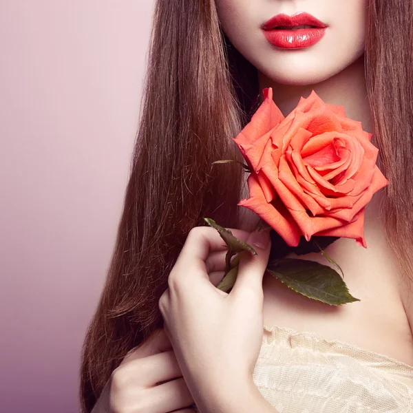 Portrait of beautiful dark-haired woman with flowers — Stock Photo, Image
