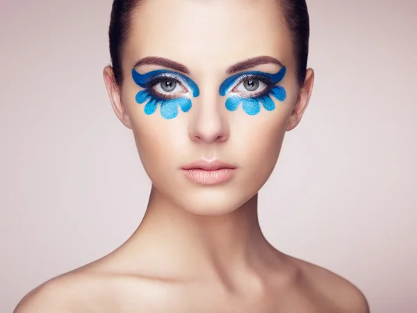 Mooie vrouw gezicht. perfecte make-up — Stockfoto