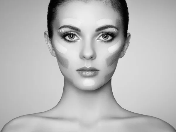 Güzel bir kadın yüzü. mükemmel makyaj — Stok fotoğraf