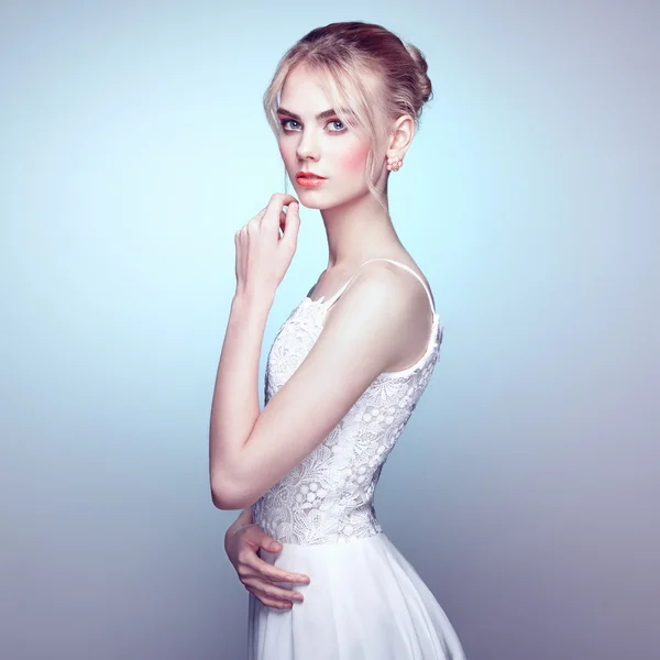 Fashion portrait of beautiful young woman with blond hair — Stock Photo, Image