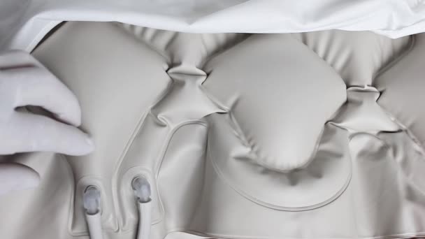 Colchones anti-dolor de cama llenos de aire — Vídeo de stock