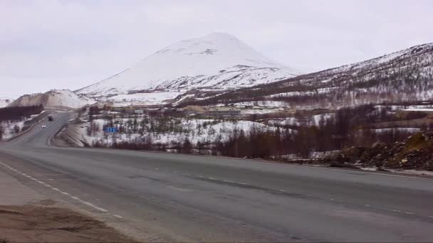 Conducir por carretera en el norte de Rusia — Vídeos de Stock