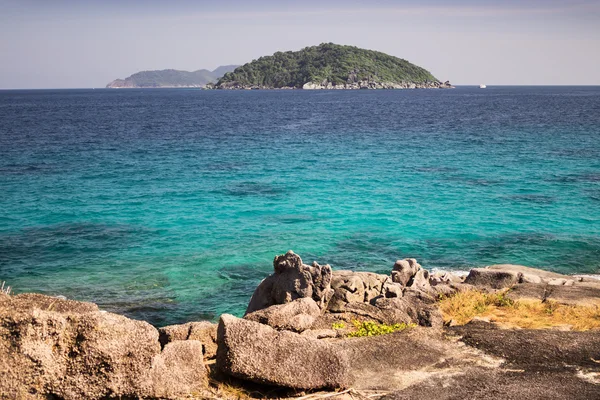 From the island you can see the other Similan island archipelago — Stockfoto