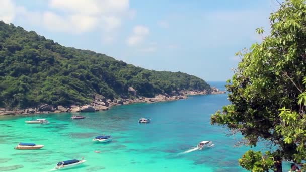 Hermosa y acogedora bahía del mar de Andamán. Tailandia — Vídeo de stock