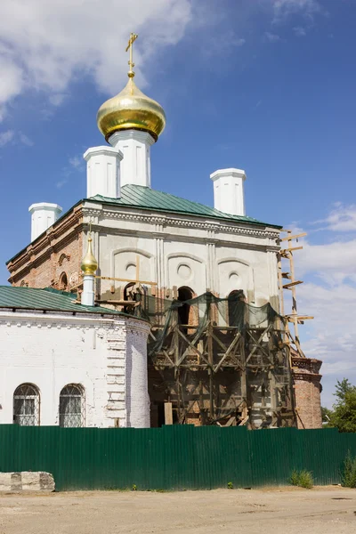 Restauración de la iglesia, decapitada durante el período soviético — Foto de Stock