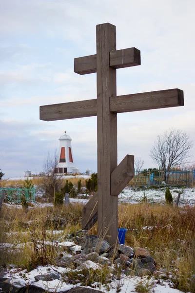 Dřevěný kříž na starý hřbitov Pomeranian — Stock fotografie