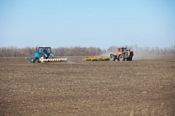 Sowing and harrowing in the spring — Stock Photo, Image