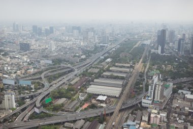 Bangkok şehir merkezinde üzerinde duman