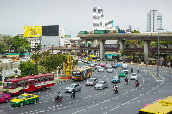 Big traffic flows on roads Bangkok — Stock Photo, Image