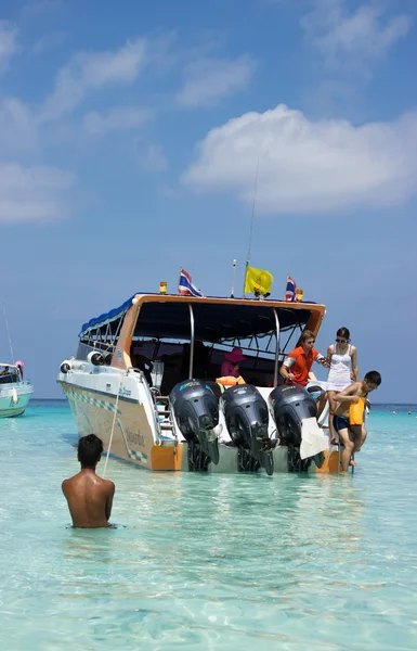 Лодки используются для транспортировки пуристов, Таиланд — стоковое фото