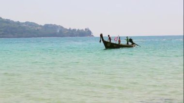 Geleneksel bir teknede pateni Thais teklif