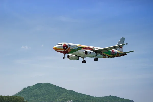 Aterragem Airbus A320-200 de Bangkokairway. Tailândia — Fotografia de Stock