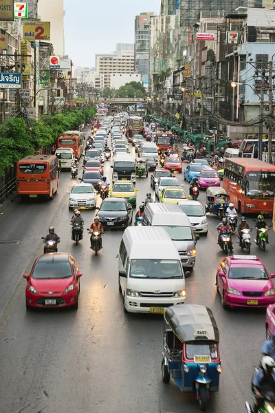 Everyday big traffic flows on roads Bangkok — Stock Photo, Image