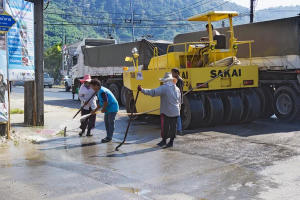 People are working on repairing the road — Stock Photo, Image