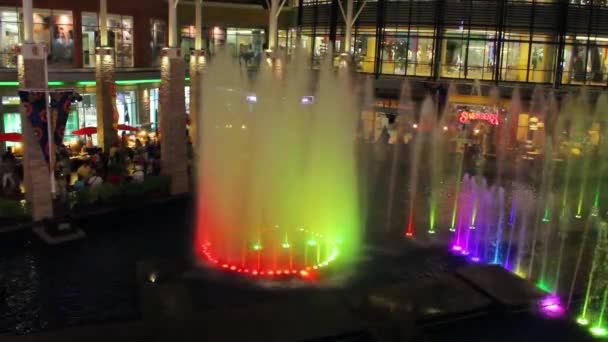 Fontes coloridas show em Jungceylon Shopping center em Patong — Vídeo de Stock