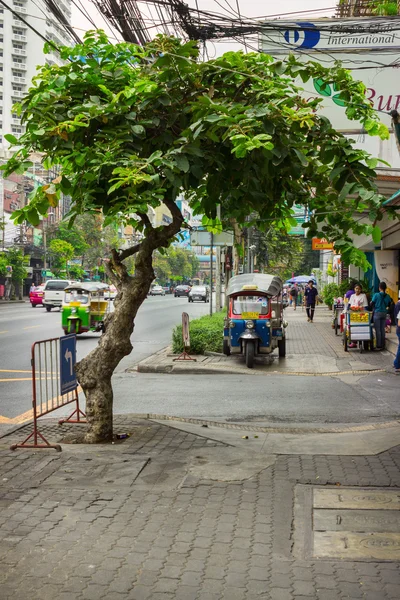 Ordinary street on the outskirts of Bangkok — Stock Photo, Image
