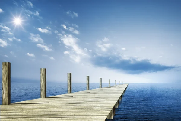 Trä brygga går i havet — Stockfoto