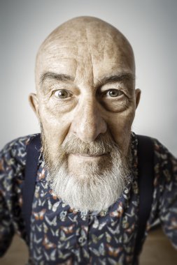yaşlı adam geniş açı portre